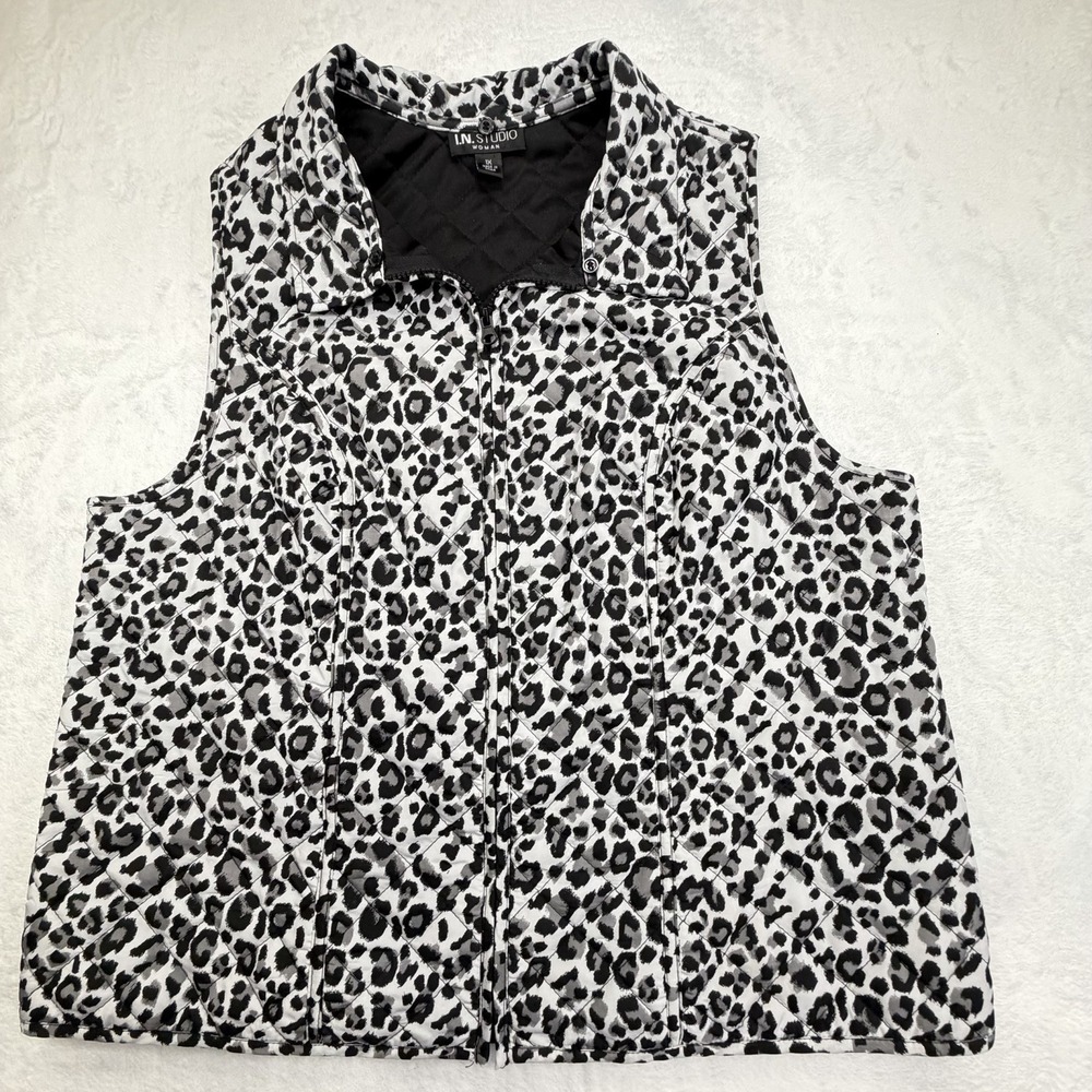 I.N. Studio WOMENS SZ XL White Black Pocket Animal Print Zip Light Puffer Vest